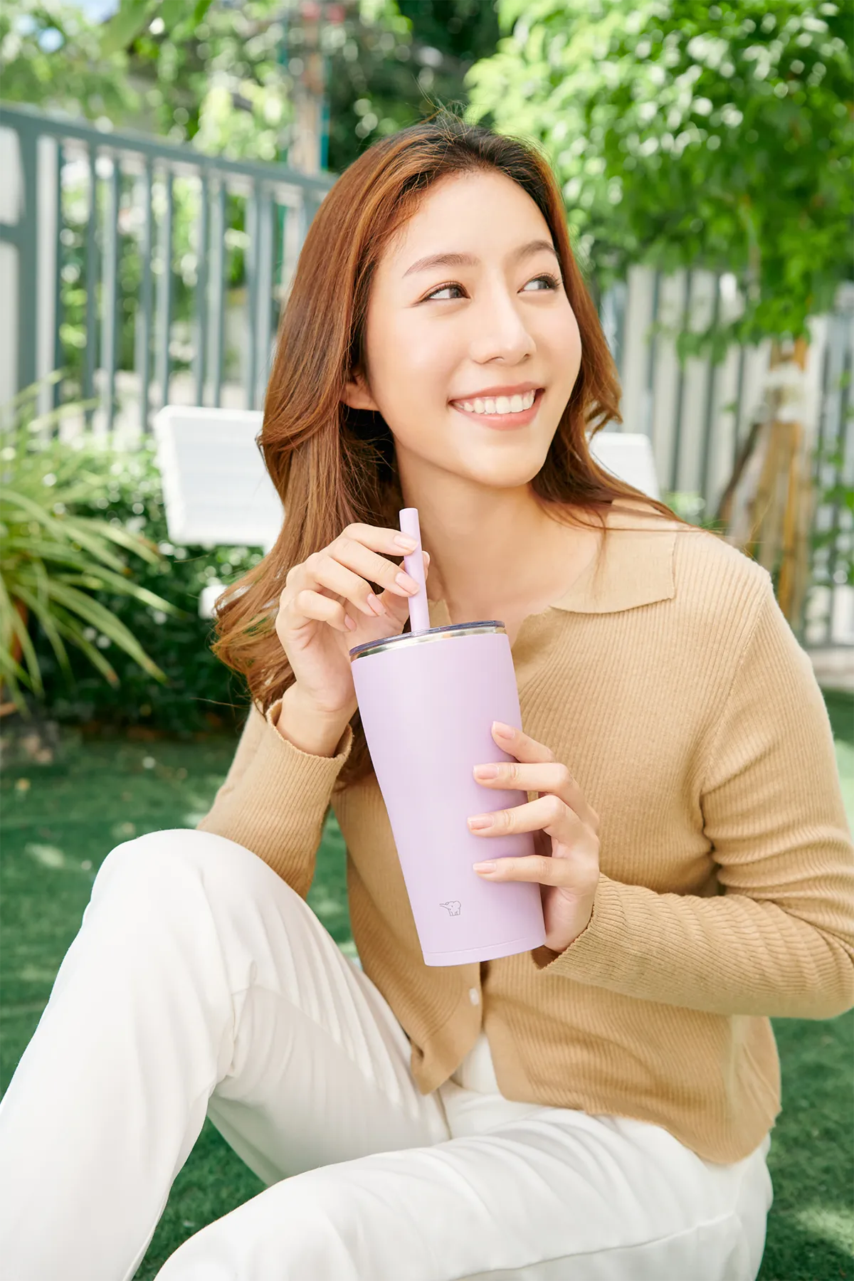 ผู้หญิงเลือกใช้กระติกน้ำเก็บความเย็นของแท้